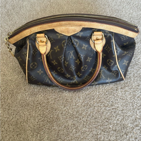 Louis Vuitton: Tivoli Leather Handbag - Picture 3 of 10